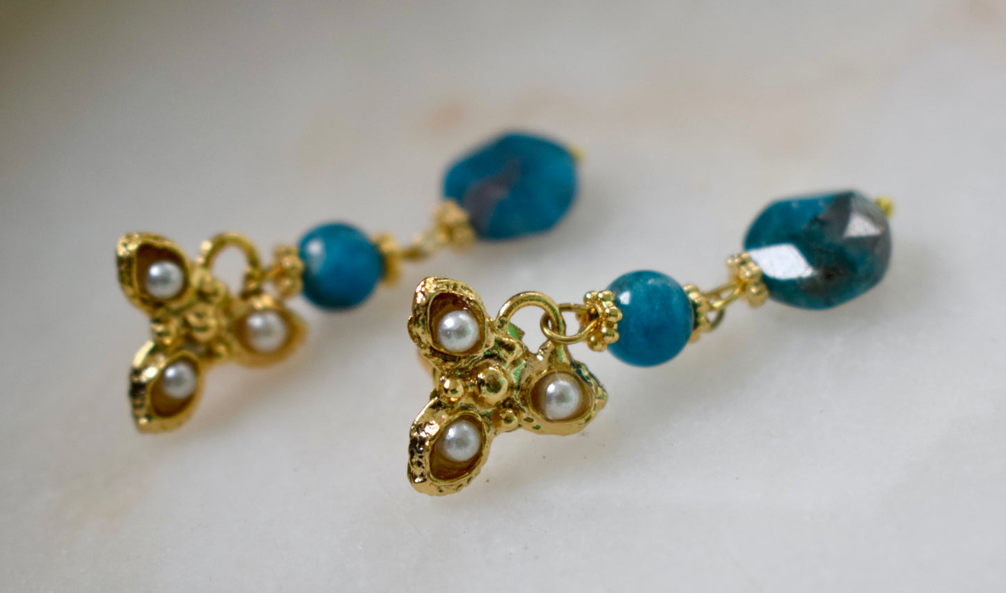 24 karaat vergulde oorbellen lapis lazuli